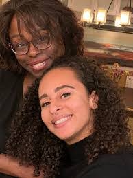 Roslyn Rawlins's Instagram, Twitter & Facebook