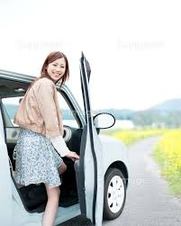 商用利用でも安心 プロが選んだ 車に乗る女性 11550385 の写真素材 ストックフォト イラスト販売の イメージナビ では低価格 高品質のロイヤリティフリー画像素材が購入できます 日本人 女性 シニア フード サイエンスから 動画 フォント レシピまで