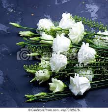 More images for fiori bianchi » Fiori Bianchi Lisianthus Decorativo Grunge Lisianthus Grigio Disposizione Elegante Sfondo Verde Gambi Closeup Canstock
