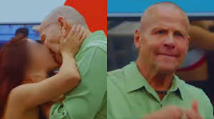 La mansión VIP: Alfredo Adame protagoniza acalorado beso con una participante: ¡con lengua y todo! VIDEO