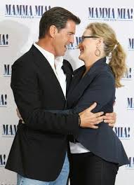 Erleben sie das weltweit gefeierte original mamma mia mit den hits von abba live. Meryl And Pierce Mamma Mia Premiere Mamma Mia Pierce Brosnan Actors
