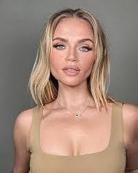 Cyndi Katz's Instagram, Twitter & Facebook