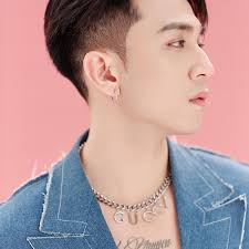 Ca sĩ Dương Edward là ai? Lộ thân thế khủng của Hoàng tử cover