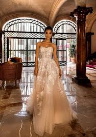 Check spelling or type a new query. Nora Naviano Sposa Voyage Brautsalon Liea