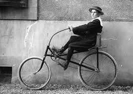.então o inventor foi muito provavelmente henry lawson da inglaterra, que patenteou uma máquina comercialmente sem sucesso chamada bicyclette em 1879. Le Velo Couche Des Origines A Nos Jours
