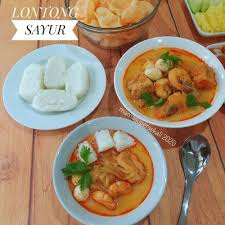 The more elaborate recipe of lontong is lontong cap go meh, a peranakan chinese indonesian adaptation on traditional indonesian dishes, lontong served with rich opor ayam, sayur lodeh, sambal goreng ati (beef liver in sambal), acar, telur pindang (hard boiled tea egg), abon (beef floss), and koya powder (mixture of soy and dried shrimp powder). 8 Resep Lontong Sayur Yang Enak Gurih Dan Praktis Banget Jadi Hidangan Di Hari Besar Kapanlagi Com