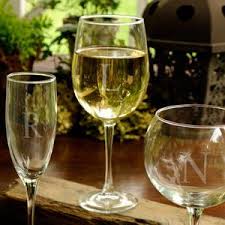 Weddingdepot Com Personalized White Wine Glass Single This Sparkling Personalized White Wine Gla Personalized Wine Glass Mom Wine Glass Custom Wine Glasses