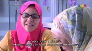 Rela dalam paksa, qisya terpaksa mengikut kata mamanya, menjadi orang gaji di rumah kawan mamanya. Suamiku Paling Sweet Slot Akasia Tv3 Full Episod