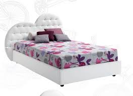 Il letto singolo cuore, con contenitore, esprime tutto il suo romanticismo grazie alla fantastica testata a cuore che può essere impreziosita da swarovski, dai classici bottoni o totalmente liscia. Letto Contenitore Imbottito Con Testiera Cuore Con Swarovski Giessegi Preventivo Gratuito Tutto Mobili Arredamento Camere Cucine Ufficio Roma