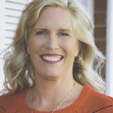 Kelly Slack's Instagram, Twitter & Facebook