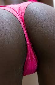 Marika, Africaine à gros seins et chatte toute rose ( 15 tofs )