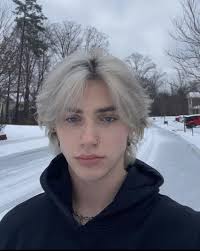 Queen Baddie 4 (Descendants:The Rise of Red)