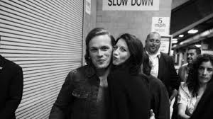 Apr 24, 2020 · when the starz series first aired, the actress in real life was 35 years old while her character, claire, was 26 years old. Sam Heughan Caitriona Balfe Spent Weekend Together In New York