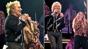 Proud dad Rod Stewart invites daughter on stage for emotional 'Forever  Young' duet - Smooth