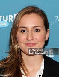 Isabel Craig's Instagram, Twitter & Facebook