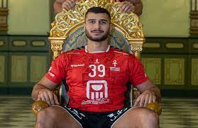 وشهد الشوط الثاني ندية وحماسًا كبيرين بين الفريقين، وواصل الحارسان التألق، لكن خبرات لاعبي الزمالك يحيى الدرع وأحمد الأحمر صنعت الفارق. ÙŠØ­ÙŠÙ‰ Ø§Ù„Ø¯Ø±Ø¹ Ù‡Ø¯ÙÙ†Ø§ Ø¥Ù†Ø¬Ø§Ø² ØªØ§Ø±ÙŠØ®ÙŠ ÙÙŠ Ù…ÙˆÙ†Ø¯ÙŠØ§Ù„ Ø§Ù„ÙŠØ¯ Ù„Ø¥Ø³Ø¹Ø§Ø¯ Ø§Ù„Ø¬Ù…Ø§Ù‡ÙŠØ± Ø¨ÙˆØ§Ø¨Ø© Ø§Ù„Ø£Ù‡Ø±Ø§Ù…