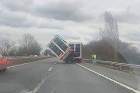 Autoroute hongroise m7, m7, m 7, autoroute hongroise m7 (fr); Sulyos Baleseteket Okozott A Viharos Szel Tobb Megyeben Is