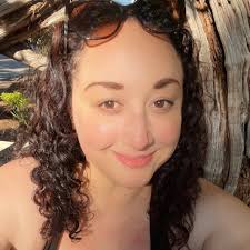 Moving in sync is natural for them. They adapted each others' behavior and  mannerisms unconsciously.💜