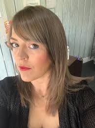 Angela is in today. She has a few spaces and the prices are great for what  she's offering 🎀💈