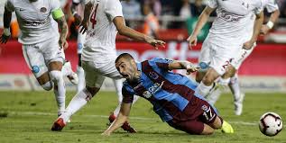 Haftasında antalyaspor'a konuk olacak beşiktaş'ta burak yılmaz cezalı duruma düştü. Antalyaspor Taraftarindan Hain Burak Yilmaz Tezahurati