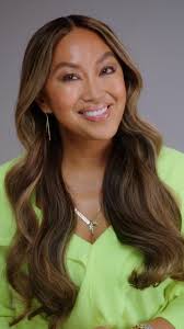 The power of Mally's Face Defender: Shine-free, photo-ready skin every  time! This high-tech alternative to powder is a versatile multitasker that  can be used as a primer, a finishing touch to lock in ...