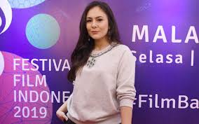 Umur 39 tahun) adalah seorang aktris dan model berkebangsaan indonesia. Surprisingly Wulan Guritno Is Suing Adilla Dimitri For Divorce