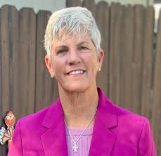 Kicked off summer last night with sushi and saké at the Purple & Gold  Society party! Thank you to Kim (Mead) '06 and Paul Fangman for hosting 💜💛