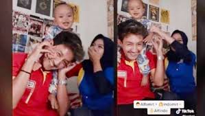 Benarkah lokasinya ada di perancis? Pasangan Berseragam Alfamart Dan Indomaret Mendadak Viral Nama Anak Jadi Sorotan Arasynews Com