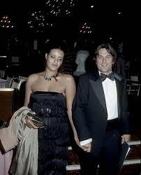 After marrying diahnne abbott he adopted her daughter drena de niro, abbott's daughter from her previous marriage. Diahnne Abbott First Wife Looks Like Same Dress0 Robert De Niro Famous Couples Celebrities Celebrity Art