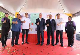 Pengumuman penting bagi belia yang berminat untuk mendapatkan sijil kemahiran dalam bidang automotif. Mcdonald S Malaysia Mcdonald S Malaysia Is Now A Certified Institution For The National Dual Training System Sldn