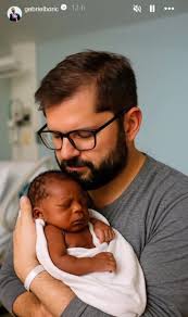 Amor De Padre Y Hijo Recién Nacido