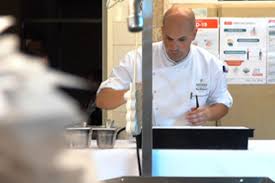 Jornalista da tvi terá sido agredido por empresário com ligações ao fc porto no final do jogo contra o moreirense. Reporter De Imagem Da Tvi Agredido No Final Do Moreirense Fc Porto