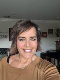 I was ready for a little change! Blonder and was totally inspired by  @mslesliebibb and the blunt bob so went straighter at the ends but kept my  texture throughout! @calistatools #spring #haircut #