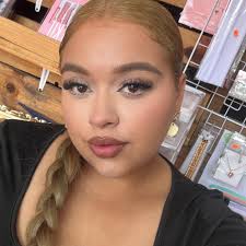 Iluminador beauty 💕 📍nos ubicamos en Morelos 417 esquina Erasto López  pasando el puente amarillo 🕣cerramos a las 8:00 🛵enviamos a domicilio  costo extra