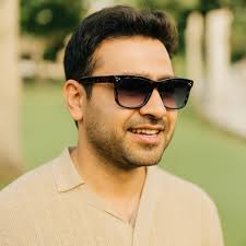 It's Friday and I'm feeling wild! Jodi Storey is rocking it during a long  lunch at Rae's in Byron Bay. The stunning Black Label ABAGAIL sunglasses  design in the larger size is