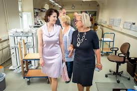 Karoline edtstadler (geboren op 28 maart 1981) is een oostenrijks jurist en politicus, die heeft gediend als hoofd van de kanselarij van de regering van bondskanselier sebastian kurz sinds 2020. Ich Besuche Laufend Abteilungen Im Bm I Karoline Edtstadler Facebook