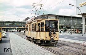 Du hast 5 möglichkeiten, von zoologischer garten berlin nach bahnhof berlin brandenburger tor zu kommen. 1966 Tw 3589 Der Bvg Am Bahnhof Zoologischer Garten Berlin Strassenbahn Strassenbahn Alte Zuge