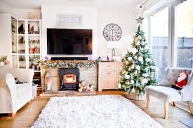 She has over 10 years of experience in writing it's often easy to find christmas decorations to cover your mantel or your staircase railing, but if you. Our Christmas Home Decor 2019 Alex Gladwin