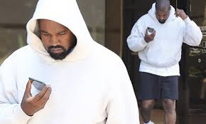 He's often seen in timberlands and baggy sweats worn in a kanye wearing a hoodie, joggers, and yeezys. Ù…ØµÙ†Ø¹ ØºÙ„Ø§Ù Ø¹Ø§Ø¯ÙŠ ØªÙ…Ø³Ø§Ø­ Kanye West Hoodie Costaricarealestateproperty Com