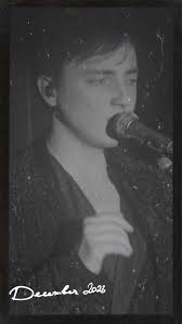 Et voilà, il est temps pour moi de clore cette année en beauté. , Hier  soir, j’ai eu la grande opportunité de me produire en solo devant une  centaine de personnes pour la première fois. Une expérience ...