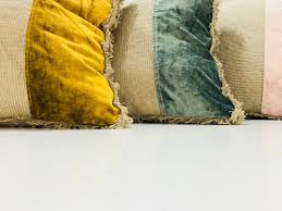 Coussins Tsar Diamond Stripe En Velours Lave Coussin Coussin Lin Idees Pour La Maison