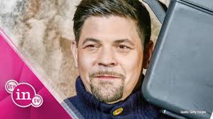 Tim mälzer sollte bei kitchen impossible eine ganz besonders eklige zutat erschmecken. Tim Malzer Heimliche Hochzeit Mit Promis Youtube