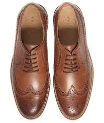 brogue de couro marrom e bico arredondado melhores sapatos masculinos sapato brogue masculino tipos de sapatos masculinos