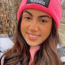 Lynette Rowley's Instagram, Twitter & Facebook