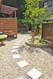 植栽を減らしすっきりリフォーム 平板の園路がつなぐ砂利の庭施工例 庭 パティオ 庭 砂利