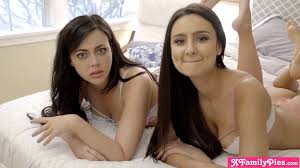 Cupcake debacle with my teenager sister-in-law Whitney Wright and her  ultra-cute pal (Eliza Ibarra) - uiPorn.com