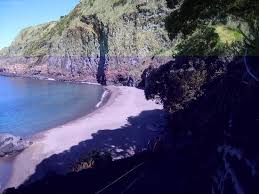 De prachtige natuur, mooie stranden en gezellige stadjes maken de azoren bijzonder. Strand In Hotelnahe Bild Von Caloura Hotel Resort Sao Miguel Tripadvisor