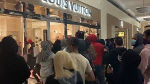 Looters raid Louis Vuitton, Gucci & Moncler amid George Floyd ...