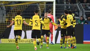 Weigl fällt rashica und sieht die gelbe karte.67. Borussia Dortmund 2 1 Werder Bremen Report Ratings Reaction As Reus Seals Hard Fought Bvb Win 90min