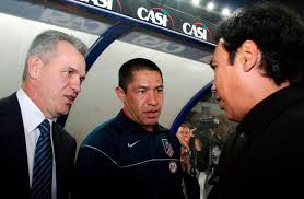 El mexicano estuvo durante dos temporadas y media dirigiendo al equipo cuando se encontraba a orillas del manzanares. Rayados Vs Leon Ambriz Enfrentara Por Primera Vez A Su Maestro Javier Aguirre